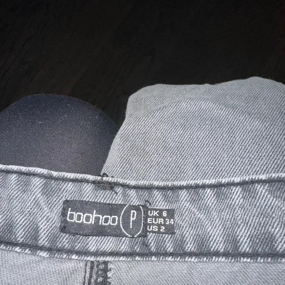 Boohoo Baggy Boyfriend Distressed Grey Jeans Size 2 NWT - Picture 8 of 8
